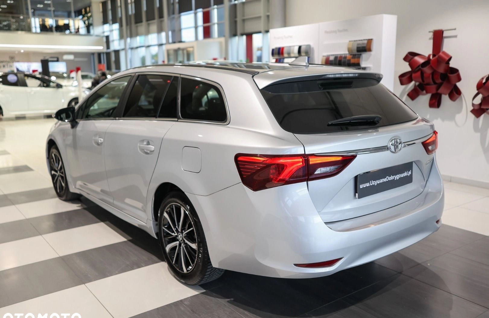 Toyota Avensis cena 78850 przebieg: 101018, rok produkcji 2018 z Przedbórz małe 596